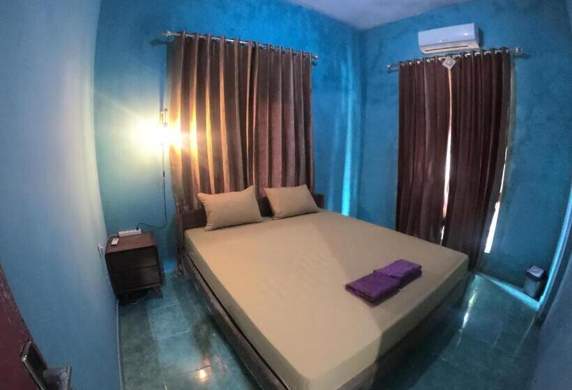 اتاق استاندارد با سرویس بهداشتی مشترک, Owl Hostel Karimunjawa