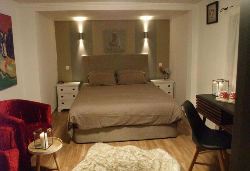 Quarto Estandar Vista Montanha, Maderedocevida