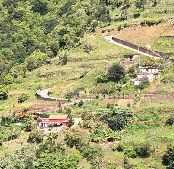 Quarto Estandar Vista Montanha, Maderedocevida