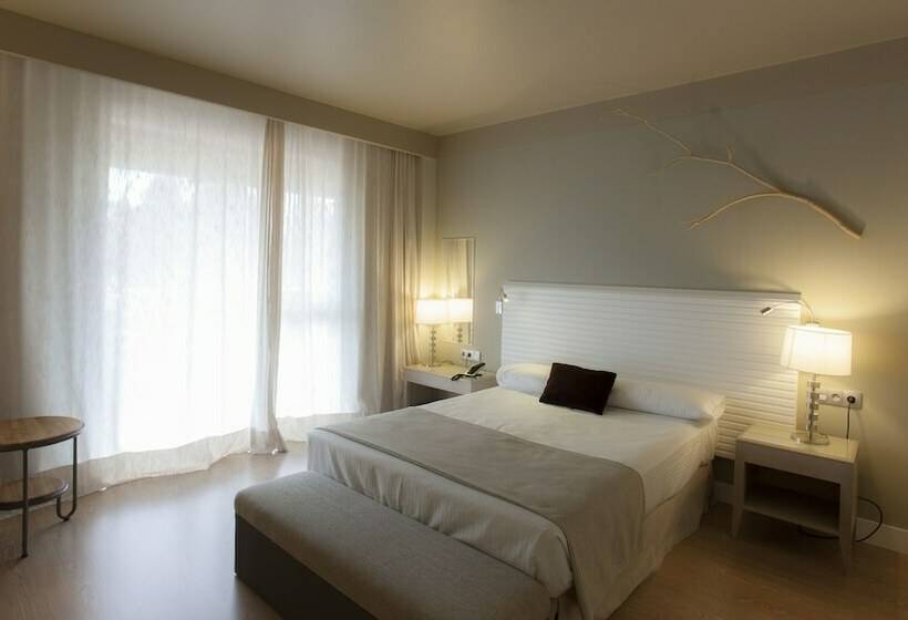 标准三人间, Vincci Valdecanas Golf
