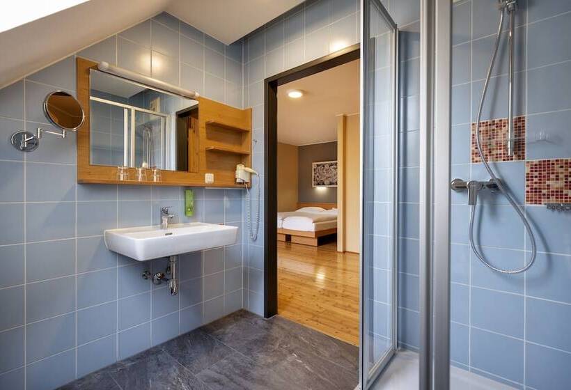 Четырехместный Номер Стандарт, Jufa Hotel Judenburg