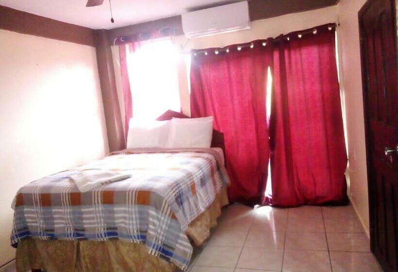Habitación Estándar Individual, La Delphina Bed And Breakfast Bar And Grill