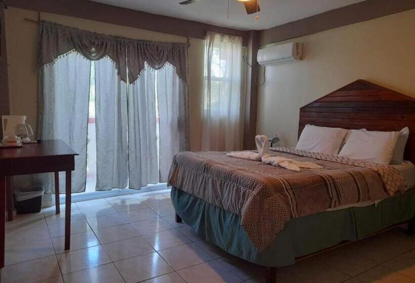 Habitación Estándar, La Delphina Bed And Breakfast Bar And Grill