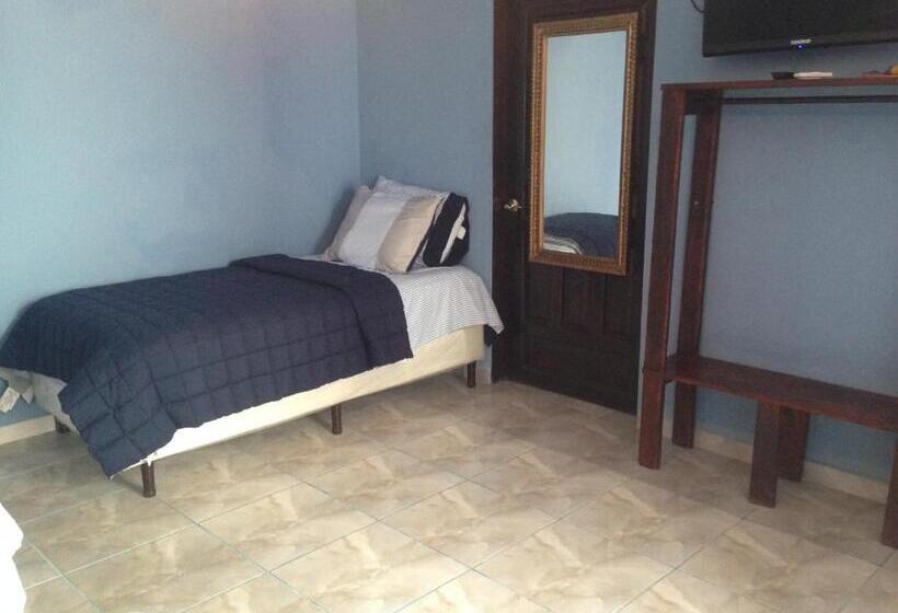 Habitación Familiar, La Delphina Bed And Breakfast Bar And Grill