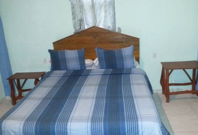Habitación Estándar Individual, La Delphina Bed And Breakfast Bar And Grill