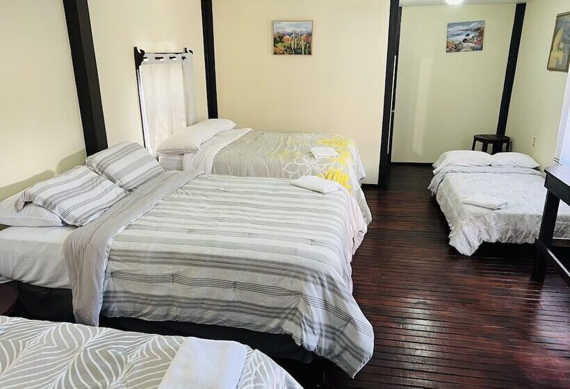 Habitación Familiar, La Delphina Bed And Breakfast Bar And Grill