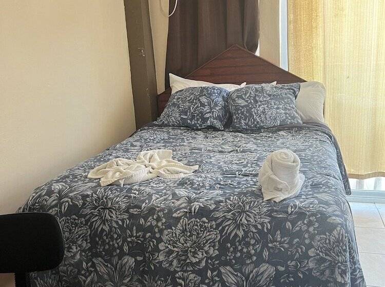Habitación Estándar Individual, La Delphina Bed And Breakfast Bar And Grill