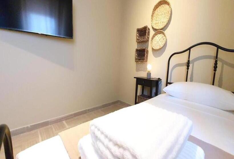 标准单人间, Interno 4   Maselli