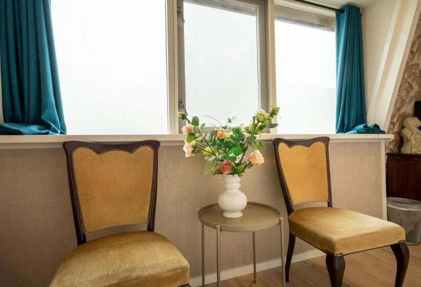 Quarto Economy, Hof Van Schoorl