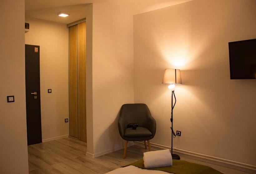 استودیوی استاندارد, Hnl Apart