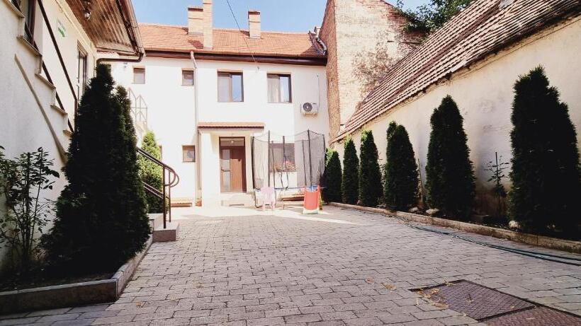 דירת חדר, Lindenhaus