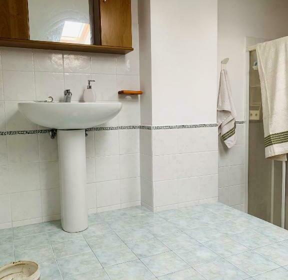 غرفة قياسية رباعية, B&b Sguardo Al Conero