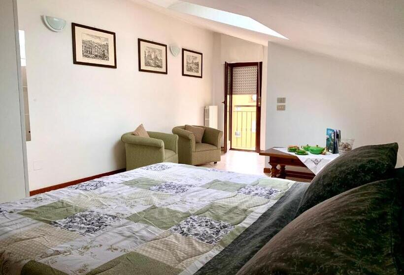 غرفة قياسية رباعية, B&b Sguardo Al Conero