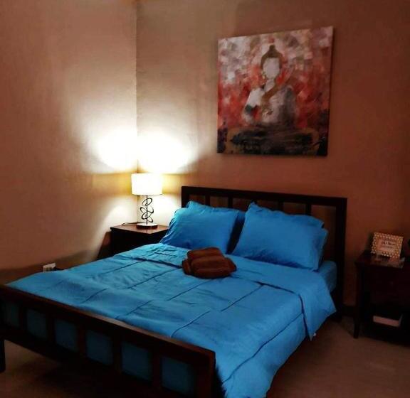 디럭스 룸, Carlo S Place