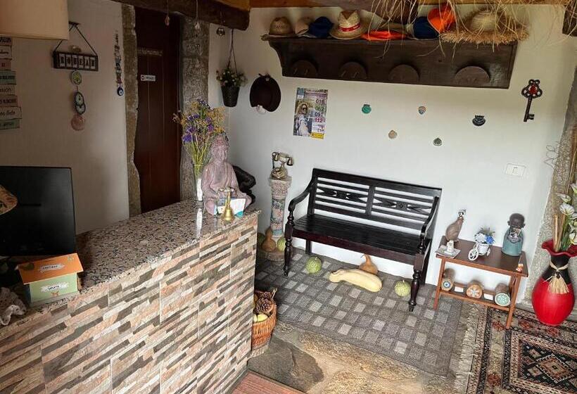 اتاق استاندارد چهار تخته, Albergue Rectoral De Romean
