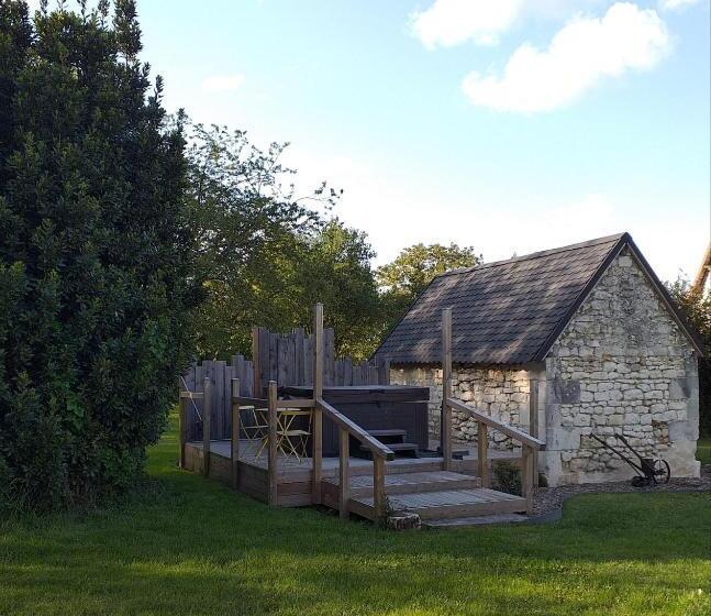 Люкс Вид на Сад, La Berrycurienne Proche Du Zoo De Beauval Saint Aignan Avec Sdb, Wc Et Spa Privatif Pour Chaque Cham