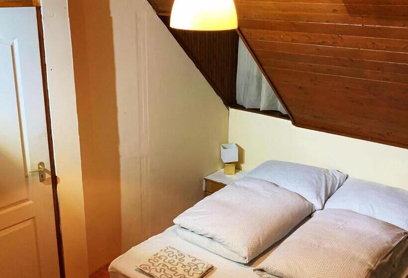 标准间, Koloska Apartmanház