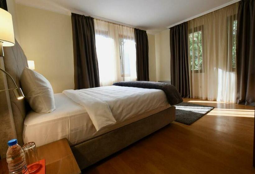 Апартаменты 2 спальни Вид на Сад, Dolomiti Apartments