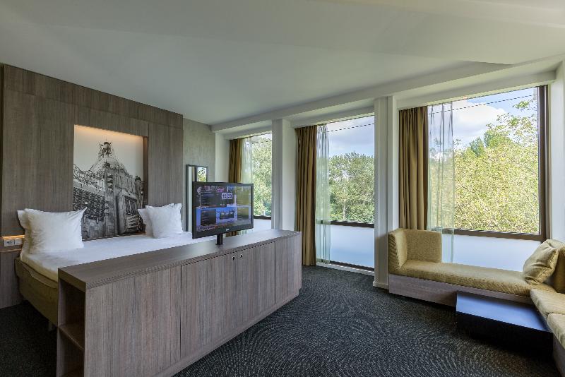 Executive Room King Size Bed, Leonardo Hotel Amsterdam Rembrandtpark