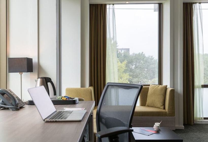 Executive Room King Size Bed, Leonardo Hotel Amsterdam Rembrandtpark
