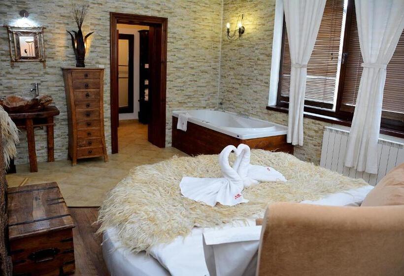 Люкс Повышенной Комфортности, Momini Dvori Boutique Guest House