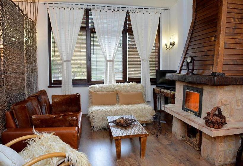 Люкс Повышенной Комфортности, Momini Dvori Boutique Guest House