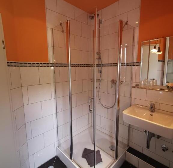 Quarto Economy, Winneburg