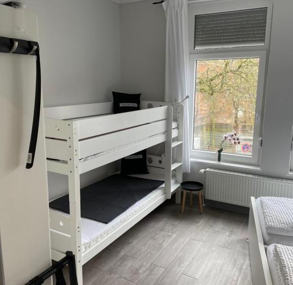Quarto Familiar Deluxe, Meierstrasse