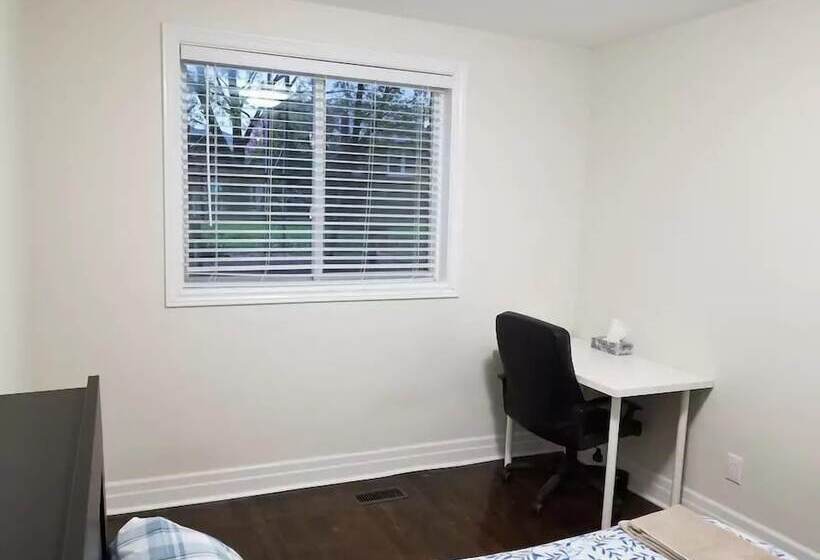 标准三人间, Private Rooms, Free Parking, Full Kitchen, Best Prices In Town  York University Heights