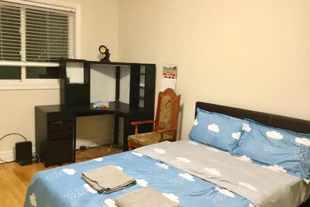 标准三人间, Private Rooms, Free Parking, Full Kitchen, Best Prices In Town  York University Heights