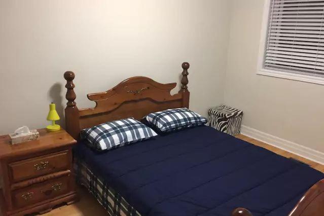 经济房, Private Rooms, Free Parking, Full Kitchen, Best Prices In Town  York University Heights