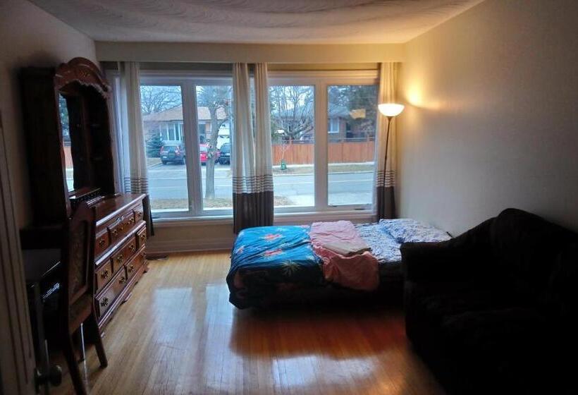 家庭间, Private Rooms, Free Parking, Full Kitchen, Best Prices In Town  York University Heights