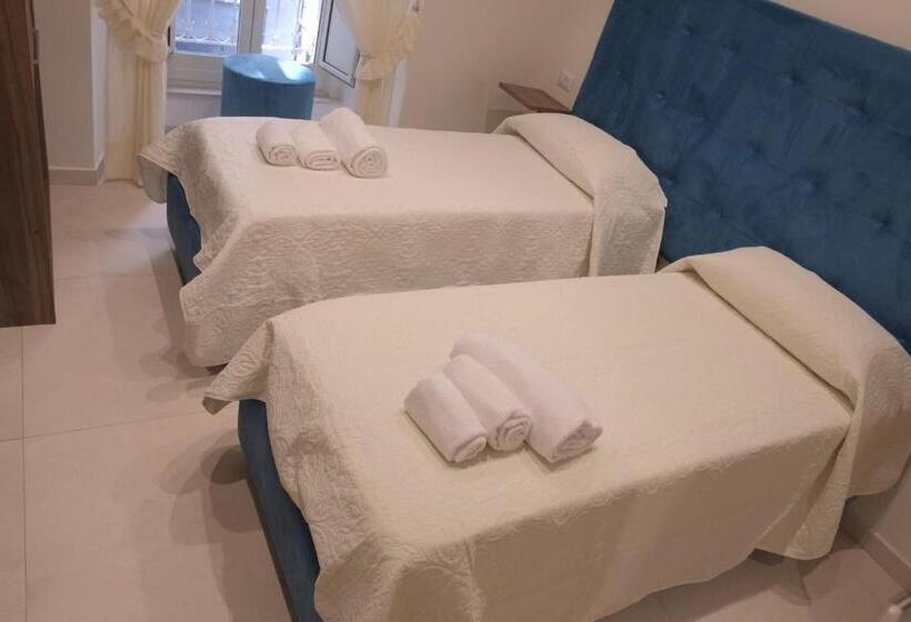 اتاق لوکس با بالکن, Amore Napoletano