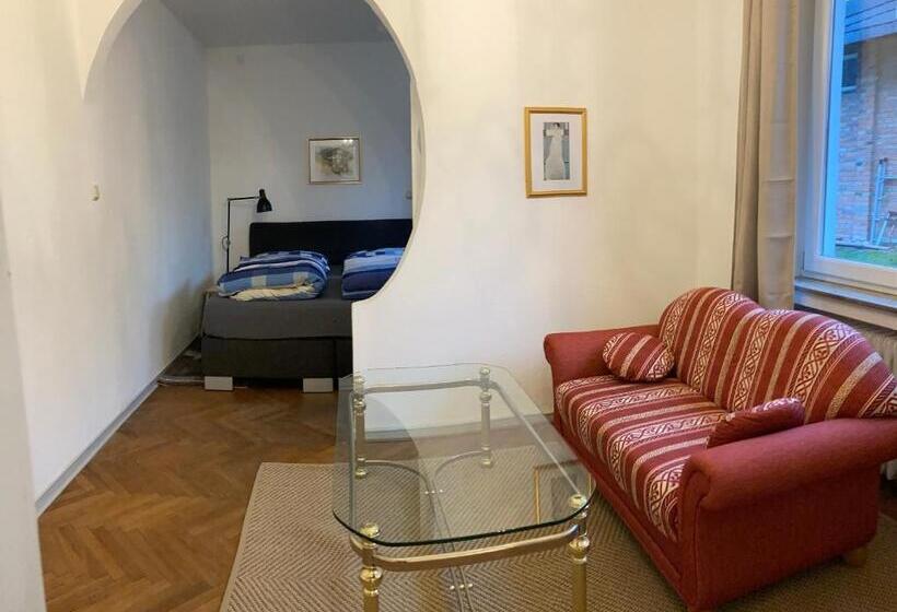 Апартаменты 1 Спальня Нижний Этаж, Rustic Overnight Apartment