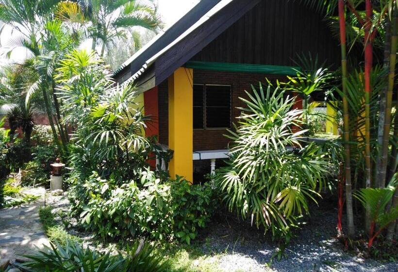 ویلای استاندارد با چشمانداز باغ, Sanuk Bungalow