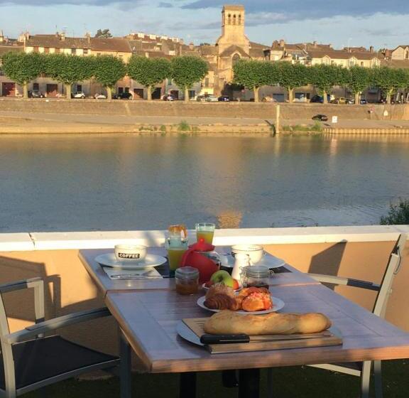 سوئیت با چشم‌انداز رودخانه, Domaine Des Jardins De La Saône