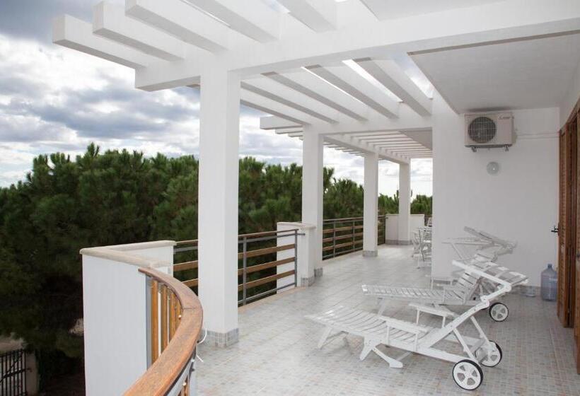 חדר דלוקס עם מרפסת נוף לים, Villa Vega