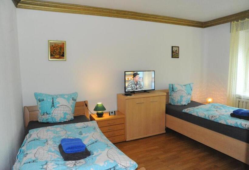 带共用浴室的标准房间, Zur Herzklinik