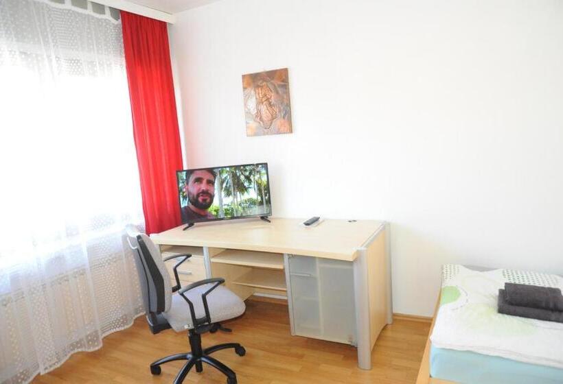带共用浴室的标准房间, Zur Herzklinik