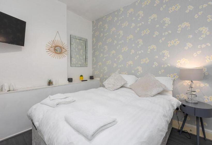 Номер Стандарт, The B & B Blackpool