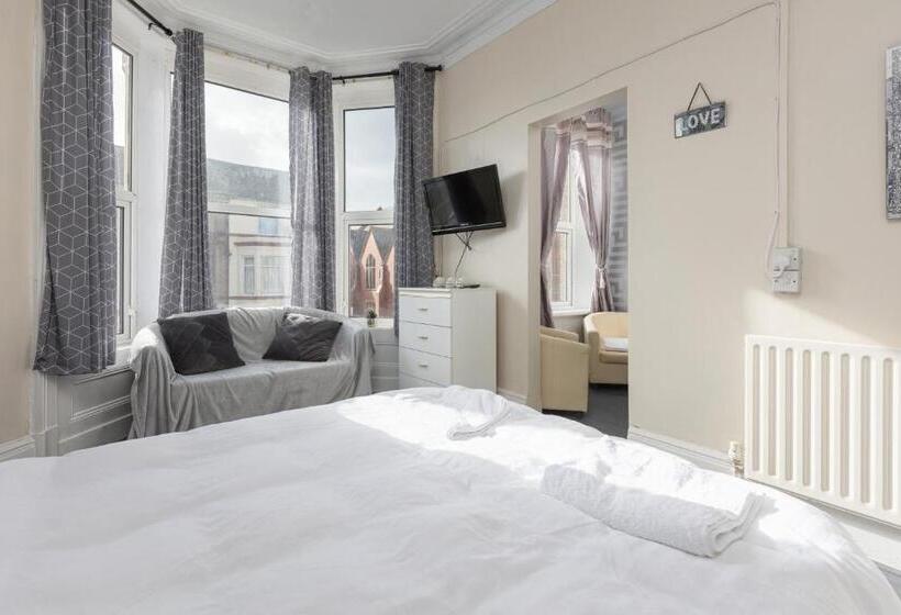 Семейный Номер, The B & B Blackpool