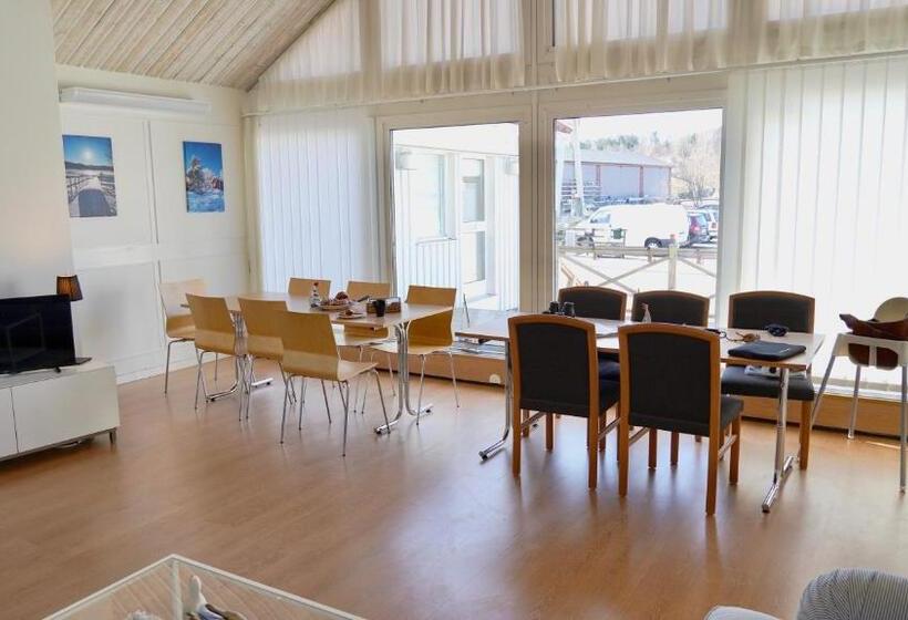 Номер Economy, Henåns Hostel In The Marina