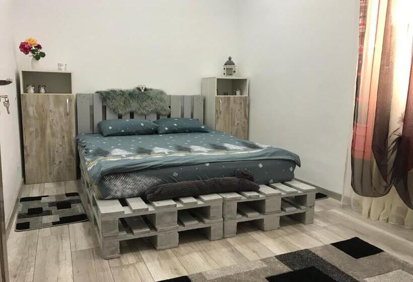 خانه 1 خوابه, Andres Central Apartments House
