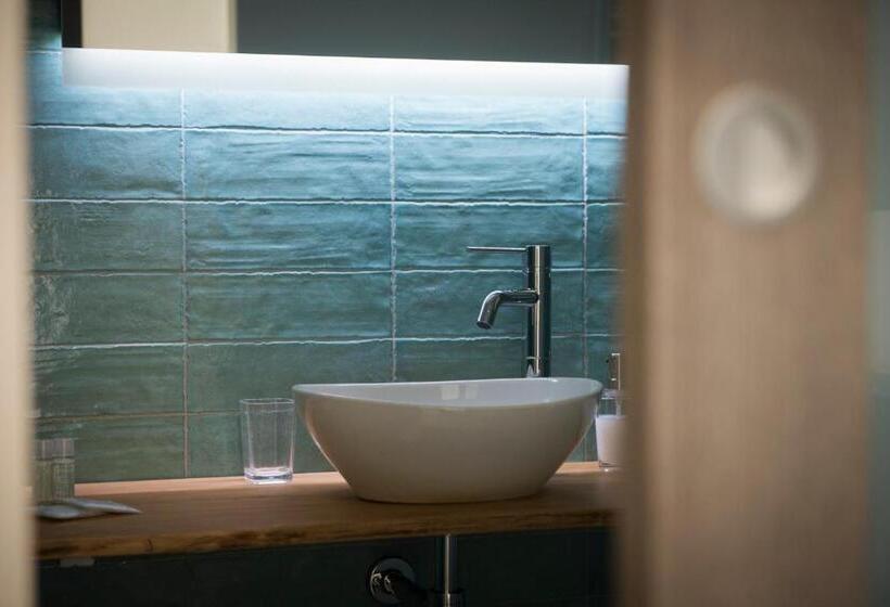 اتاق سوپریور با تخت بزرگ, Lecentre 174