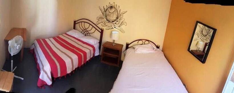 اتاق استاندارد سه نفره, Los Nardos Hostel