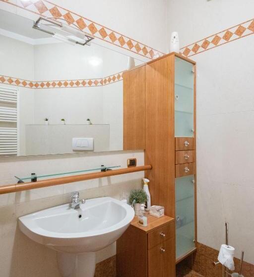 اتاق استاندارد سه تخته با سرویس بهداشتی مشترک, Casa Degli Orti, Dolomia Best Home