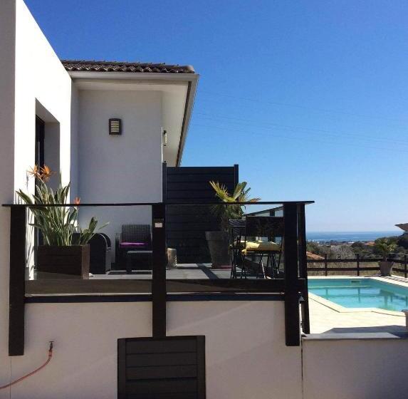 Quarto Estandar Vista Piscina, Au Bien être