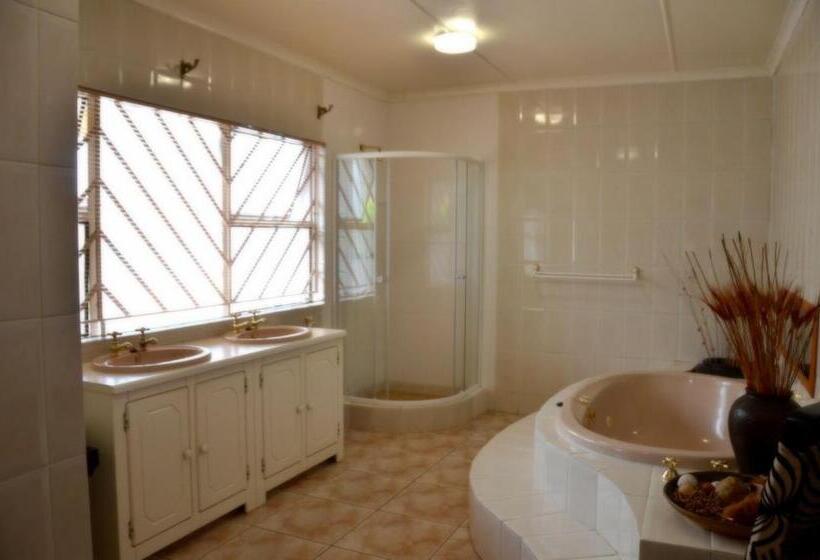 Люкс Повышенной Комфортности, Azrielle Guesthouse