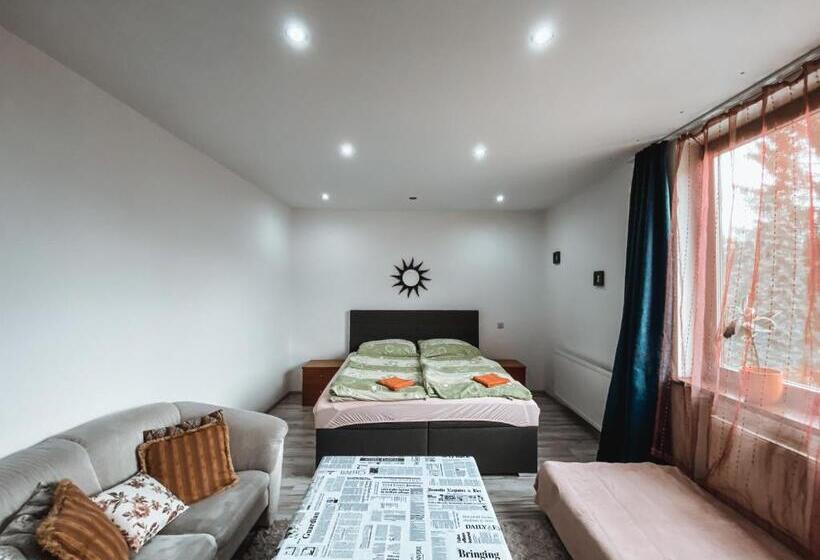 豪华三人间, Cozy B&b Home