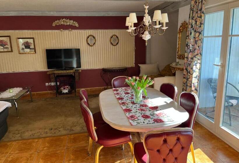 Family Suite, Cafesahne U Pension
